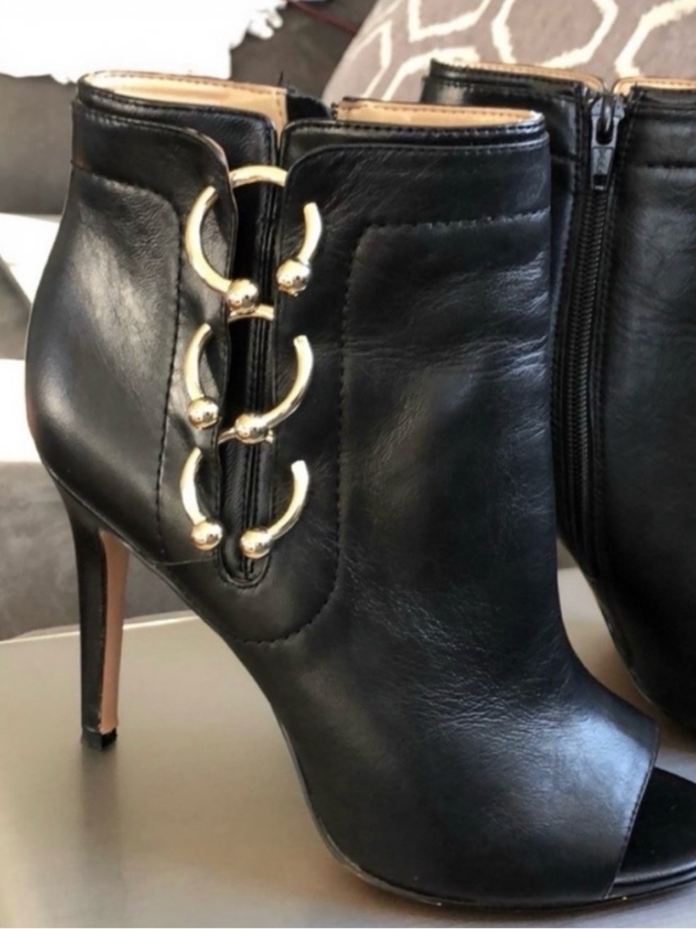 Katy Perry Black Leather Peep-Toe Ankle Boots with Gold Ring detail Sz 10